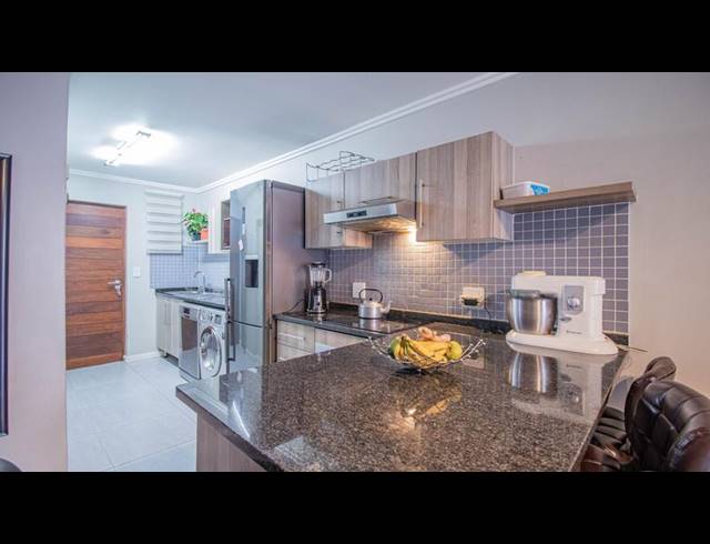 3 BEDROOM APARTMENT FOR SALE IN SEBENZA